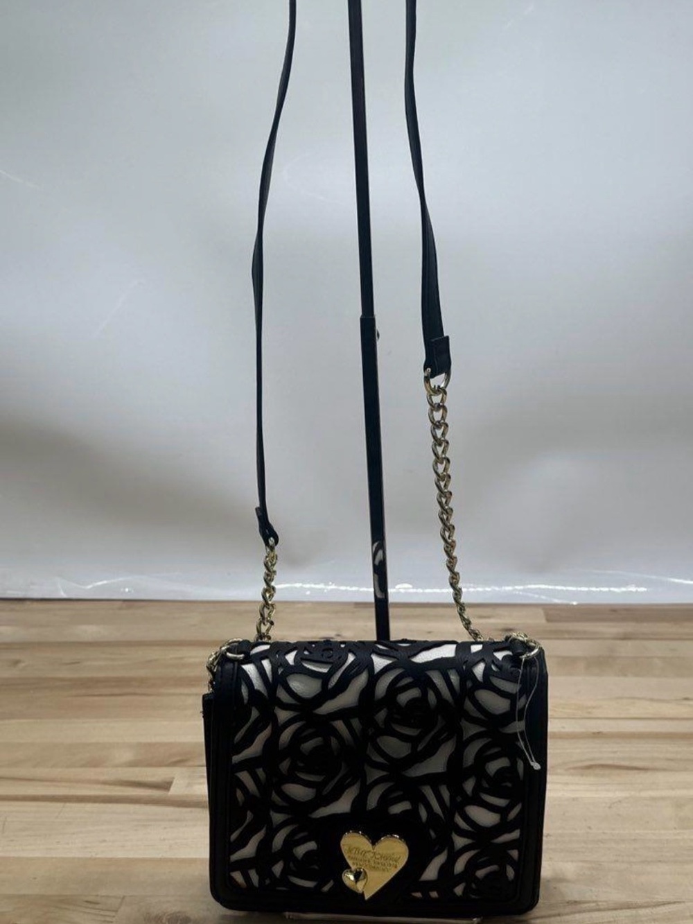 🌻Betsey Johnson Black Floral Cutout Crossbody with Gold Heart🌻